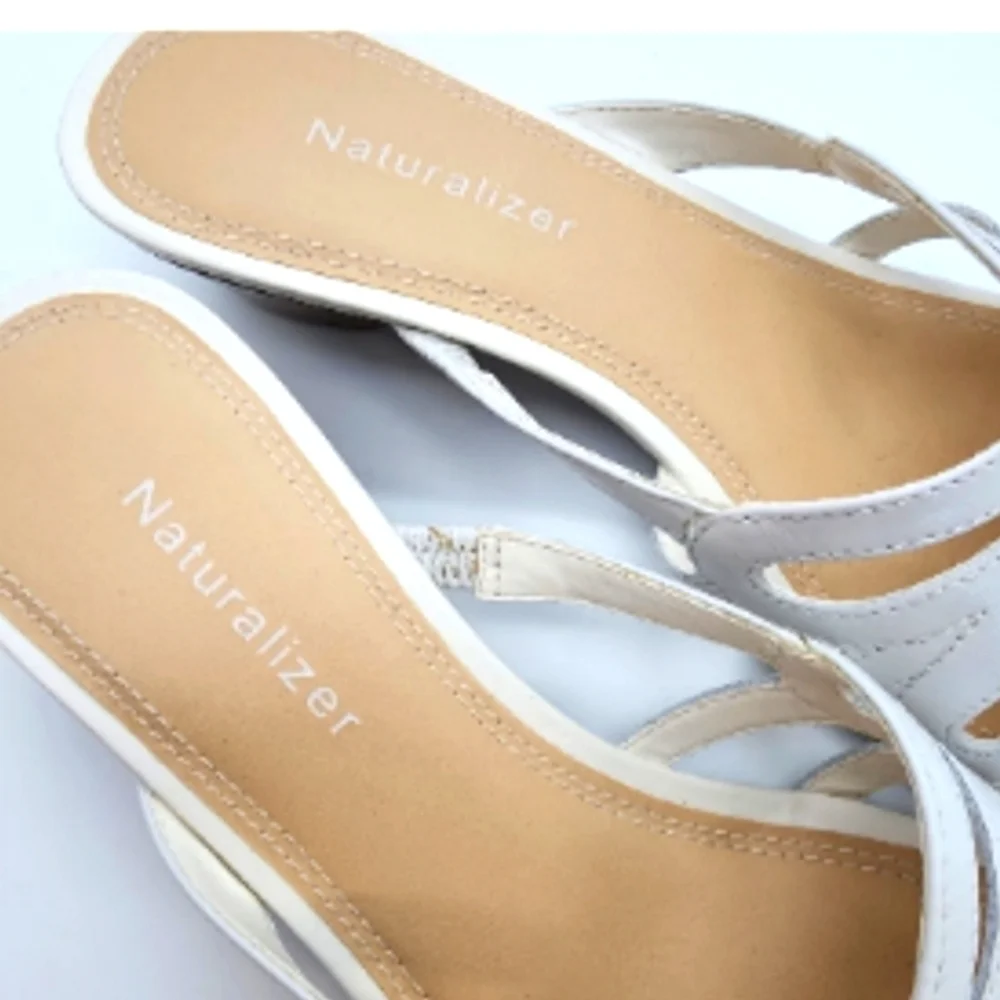 Naturalizer Women's White 8M Sandals